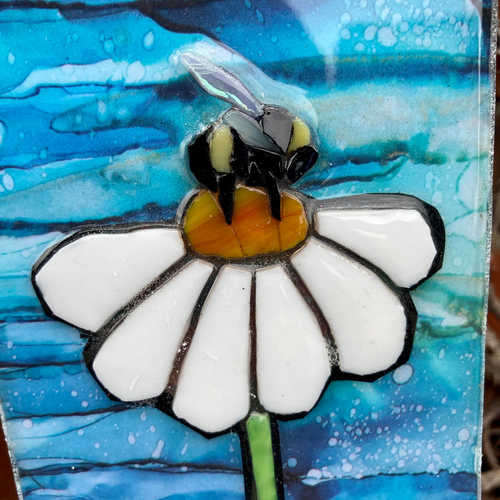 Bee On Daisy Blue Green